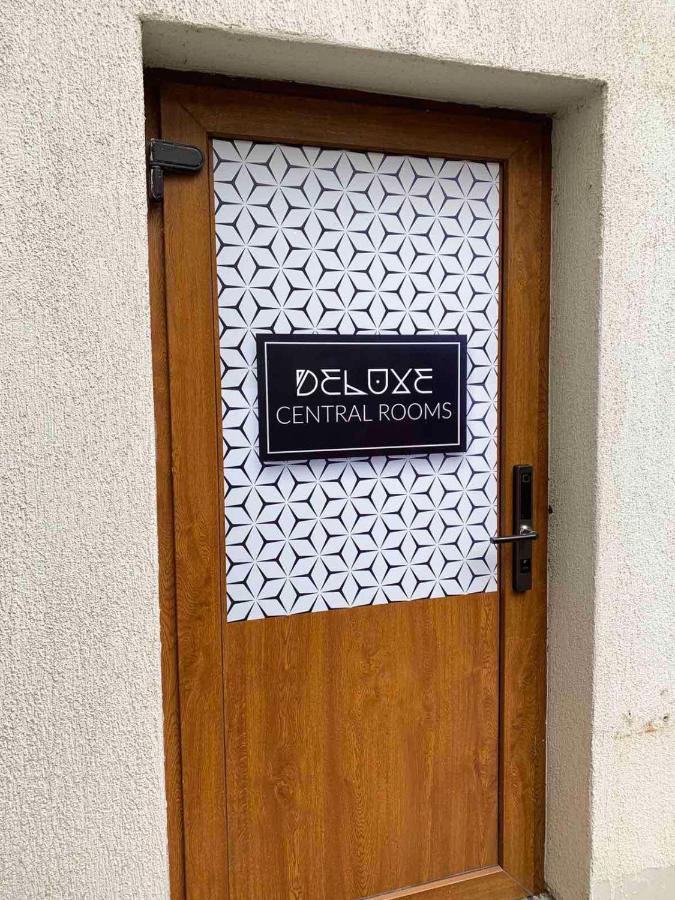 Deluxe Central Rooms 카를로보 외부 사진